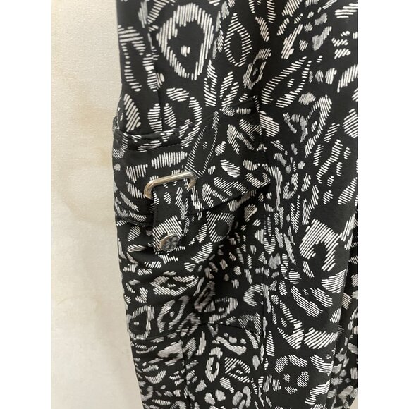 Chicos Zenergy Size 3 Black Patterned Polyester/Spandex Capri Pants - Picture 5 of 16